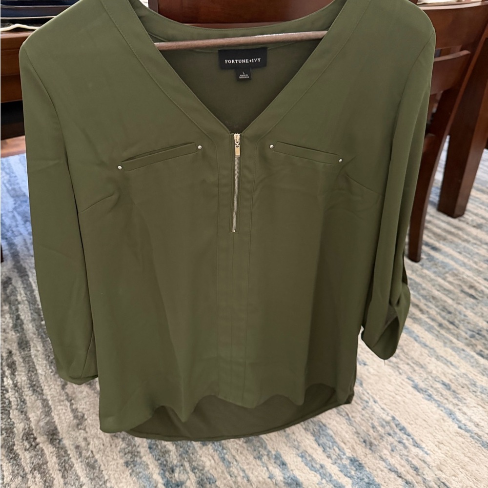 Fortune & Ivy Women's V-Neck Olive Top